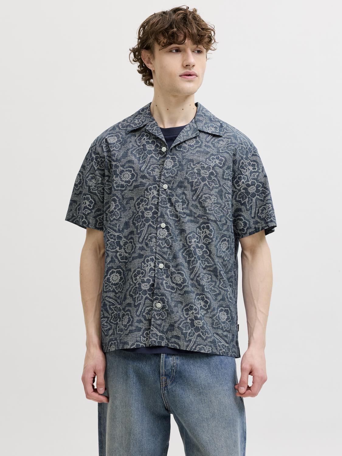 model_shot-front