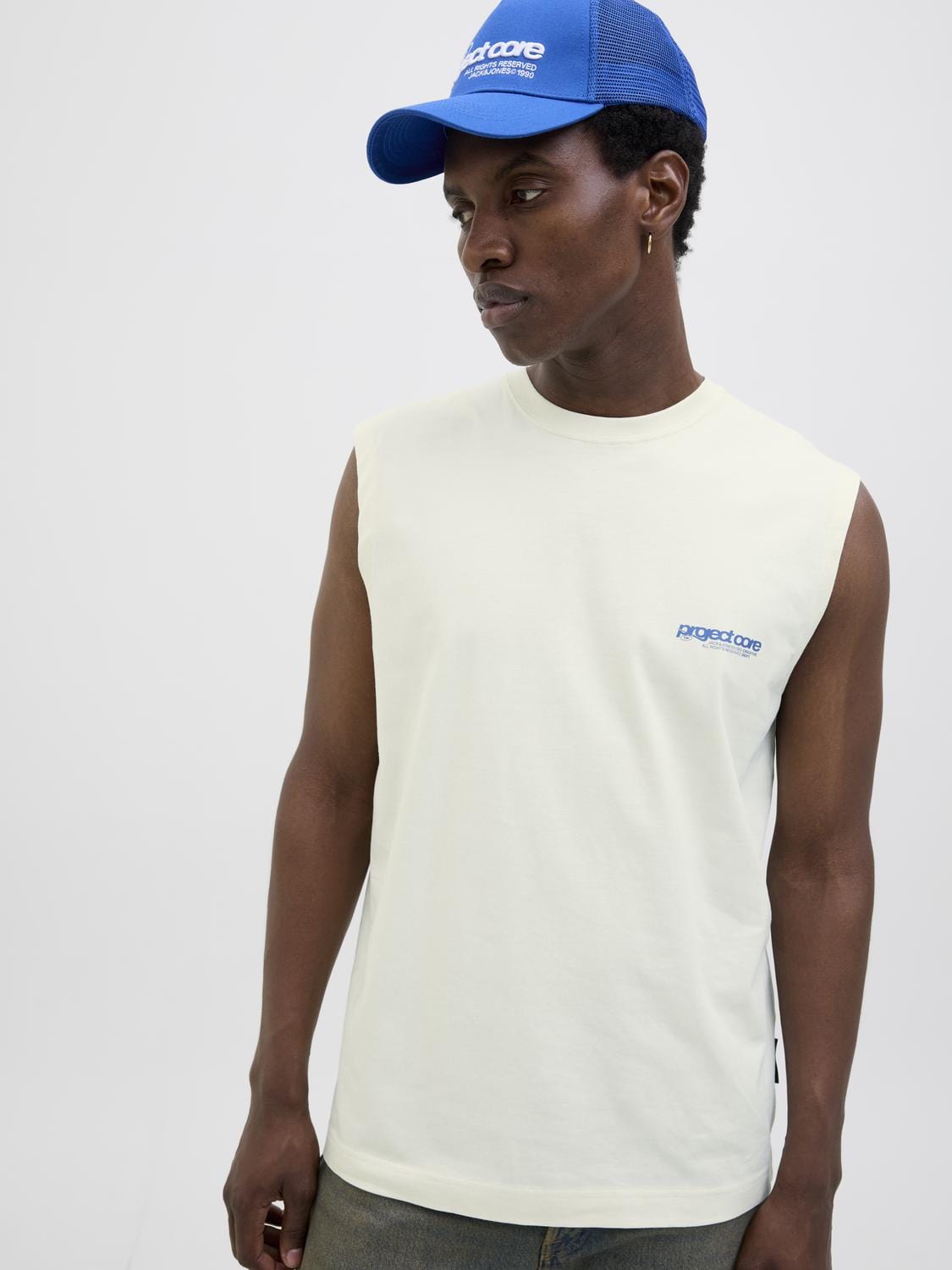 model_shot-creative
