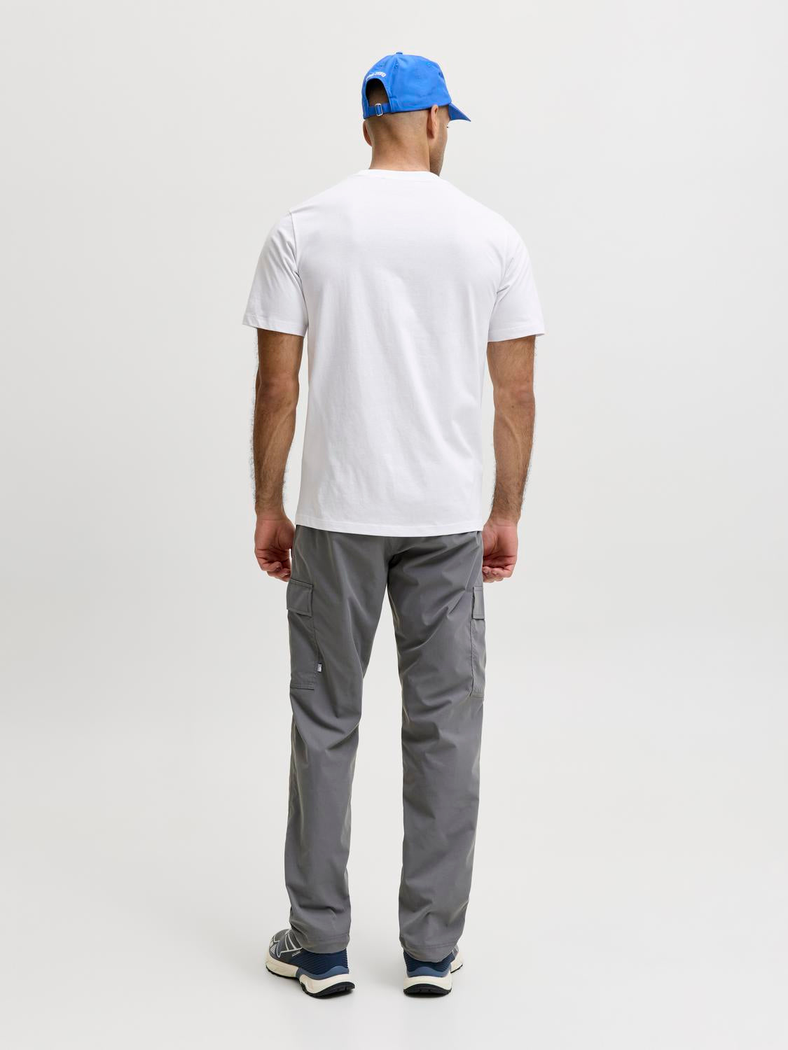 model_shot-back