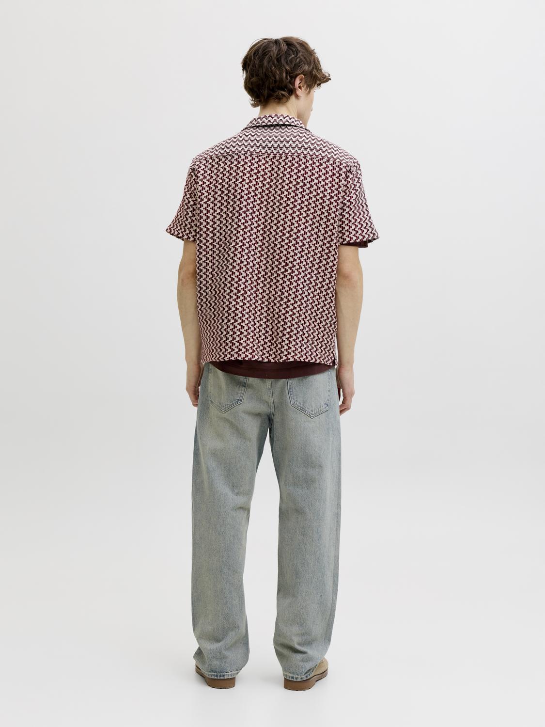 model_shot-back