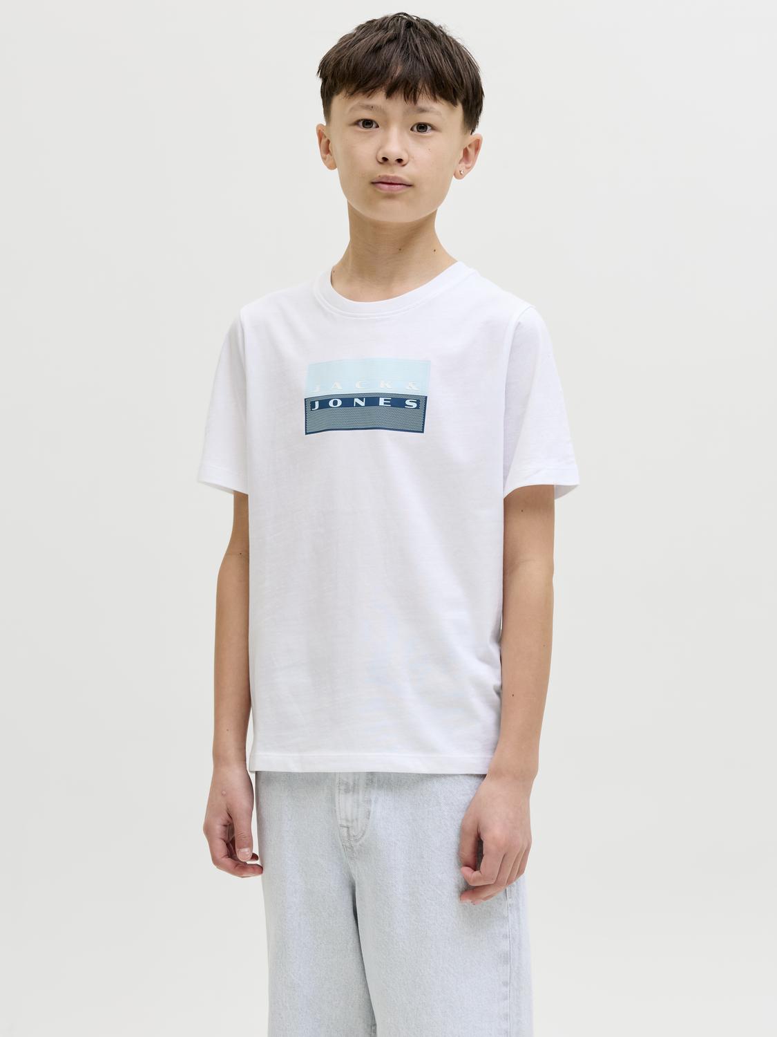 model_shot-front