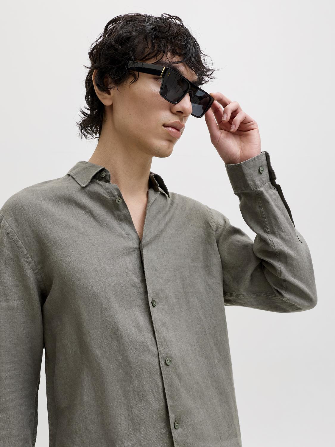 model_shot-creative