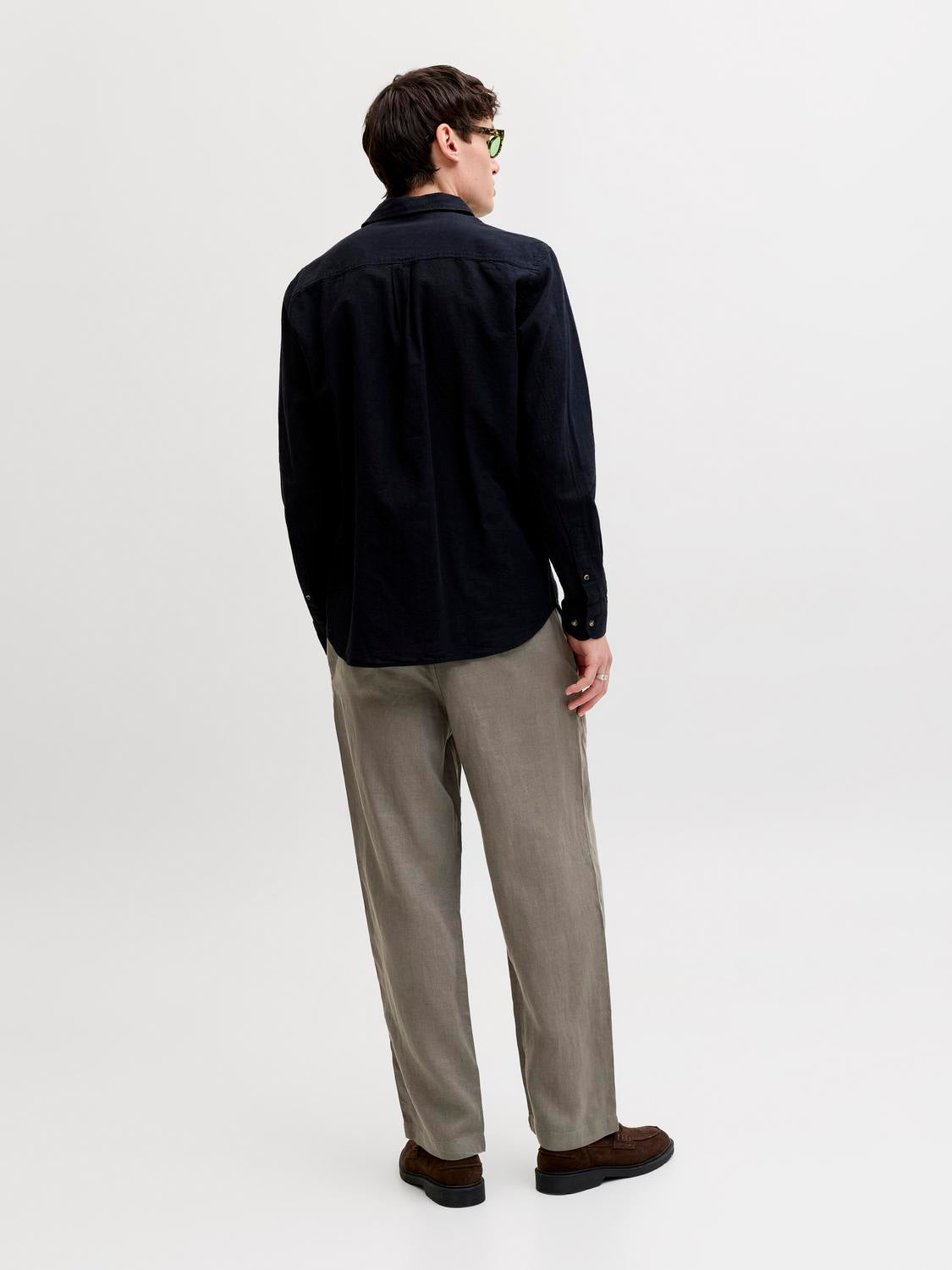 model_shot-back