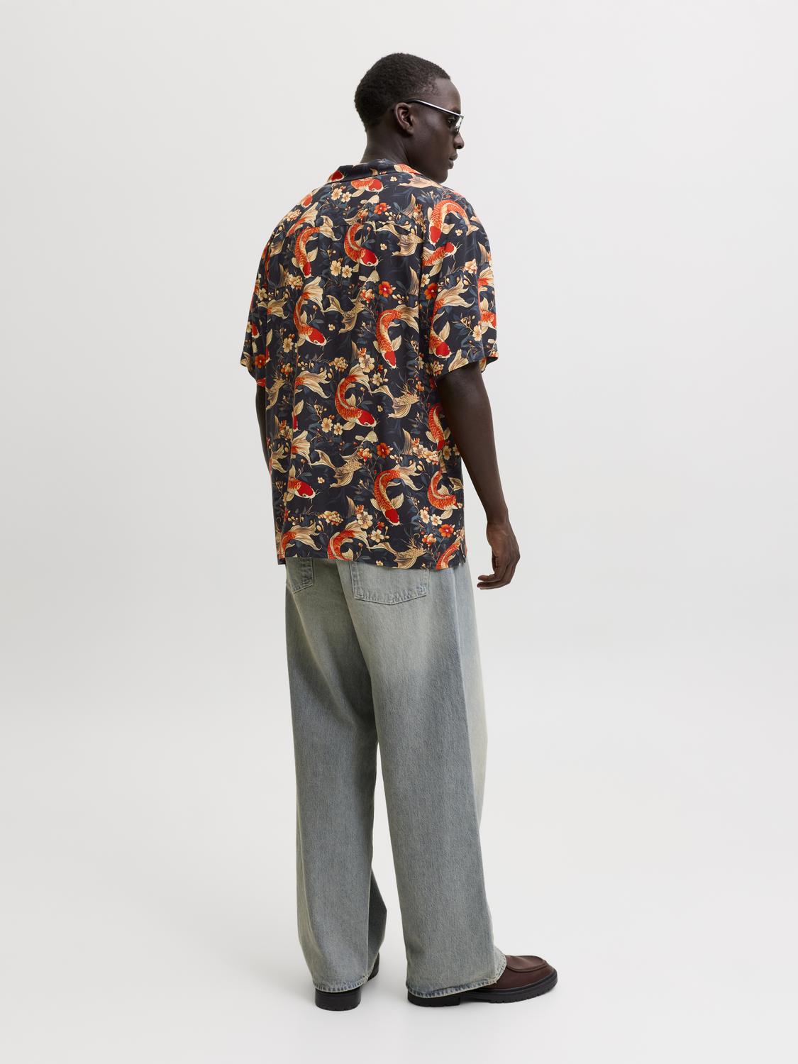 model_shot-back