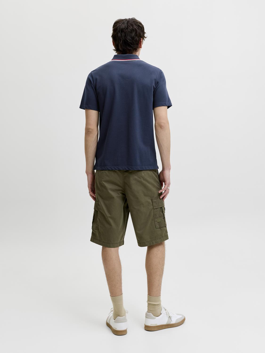 model_shot-back
