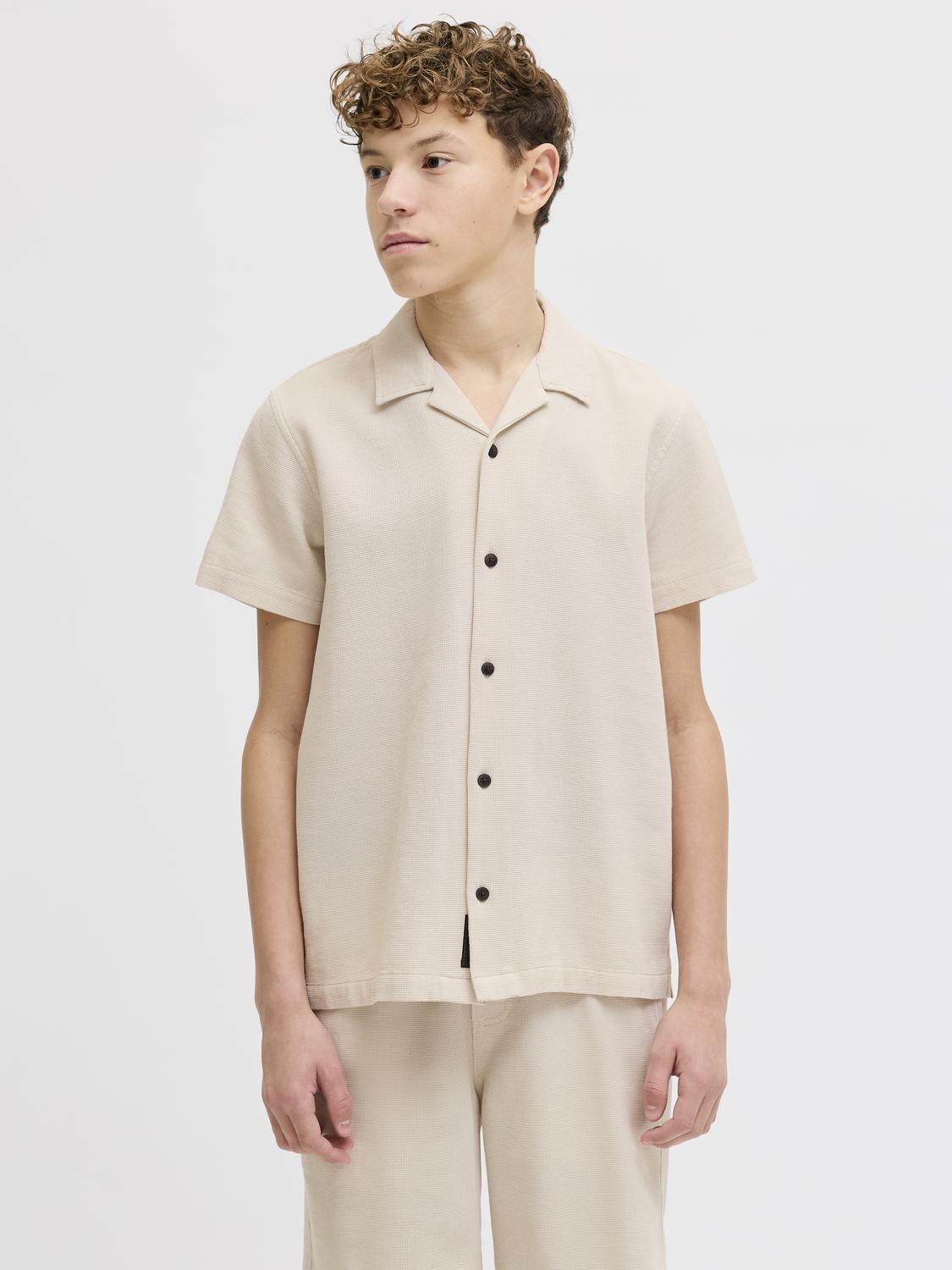 model_shot-front