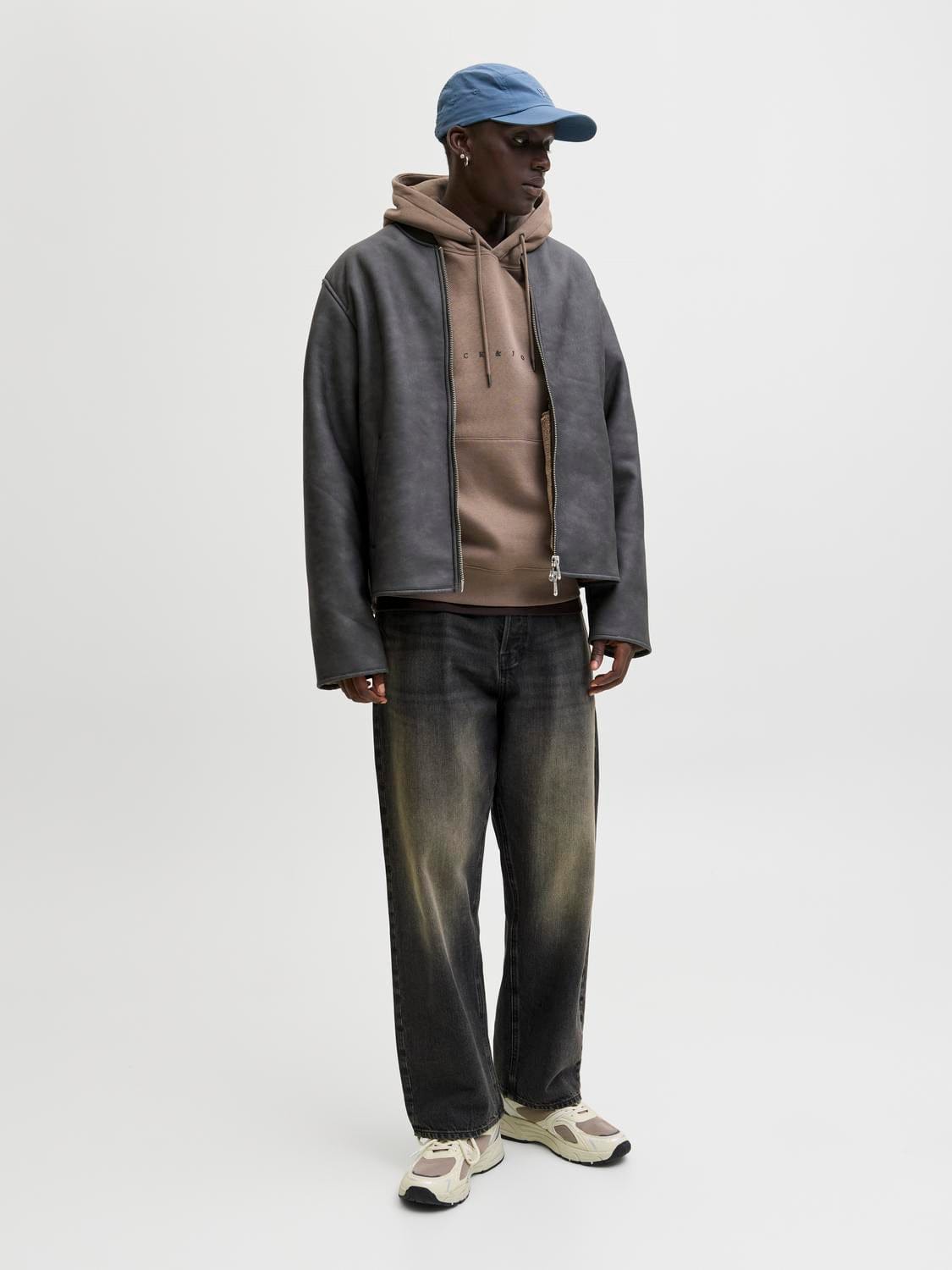 model_shot-front_full