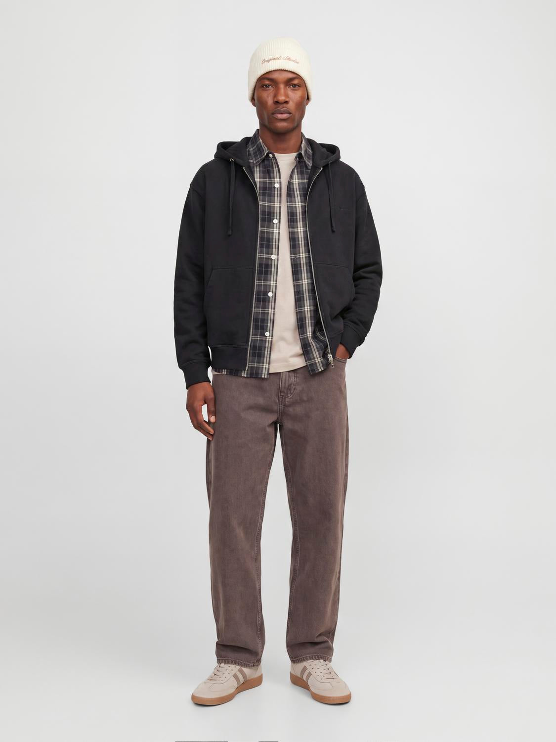 model_shot-front_full