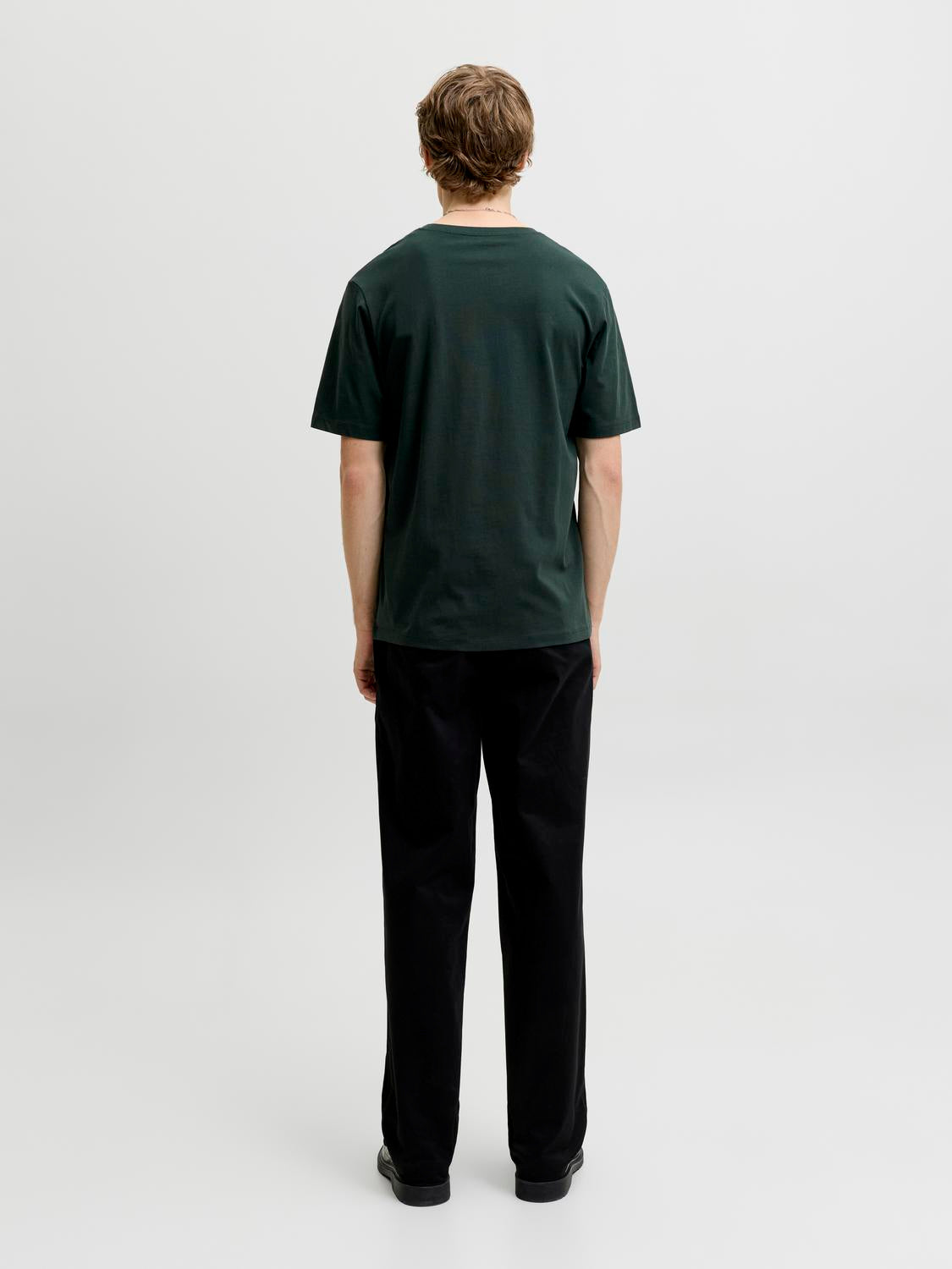model_shot-back