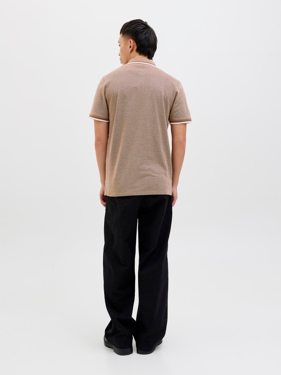 model_shot-back