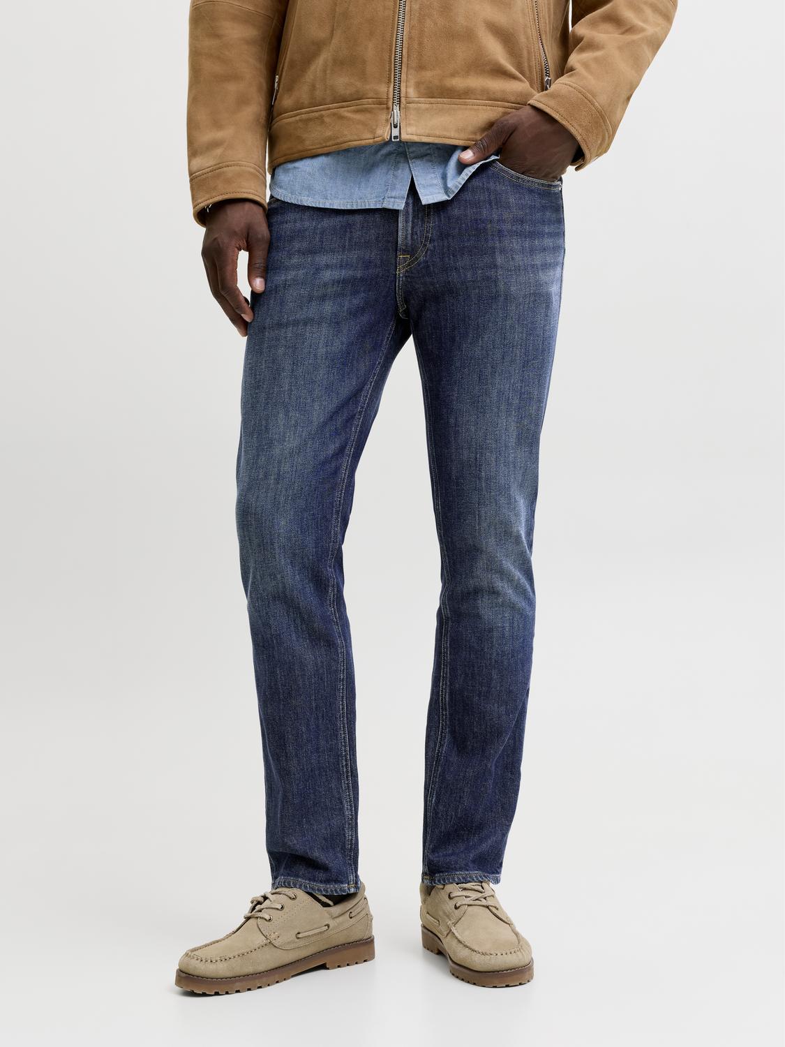model_shot-front
