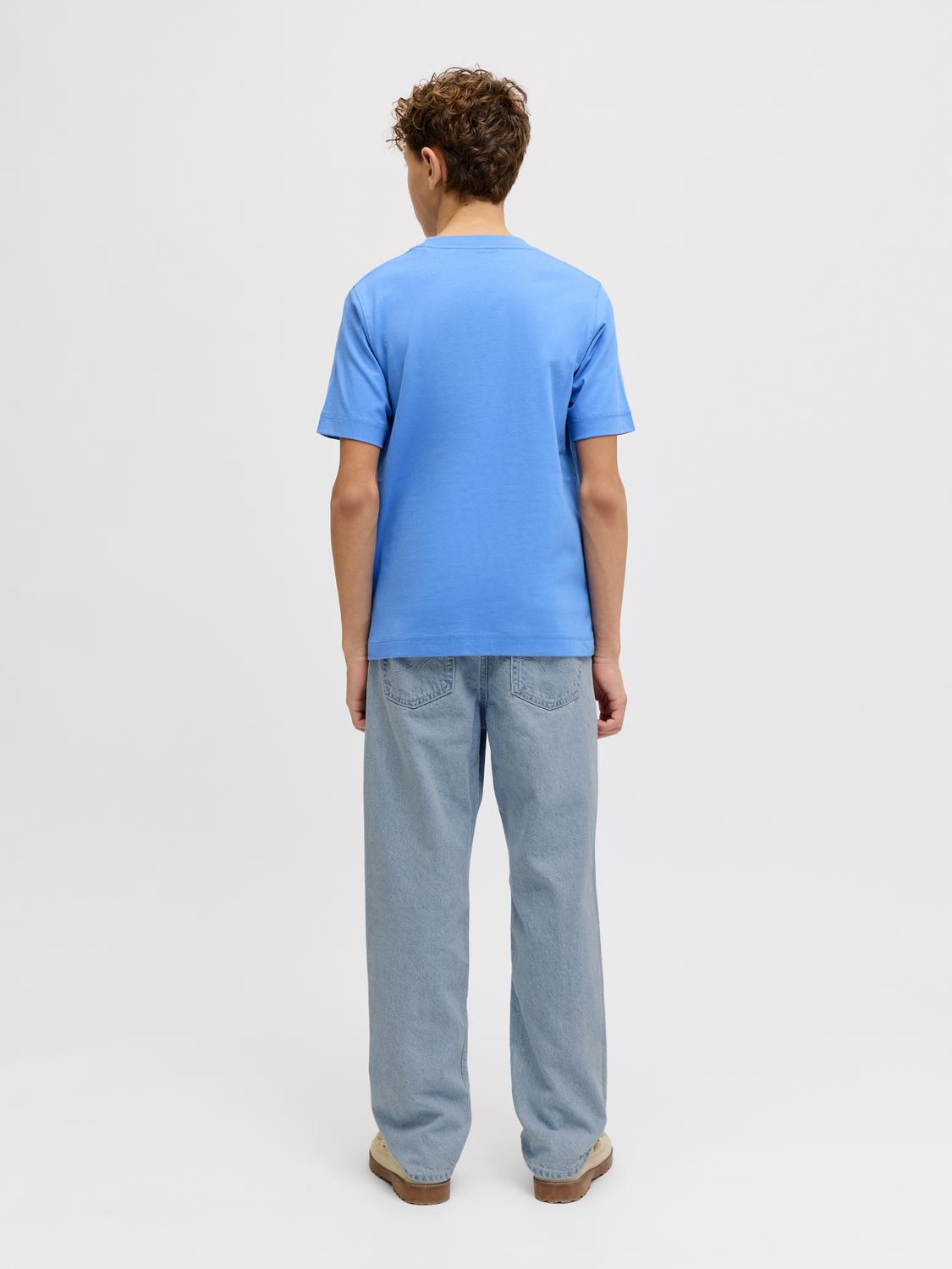 model_shot-back