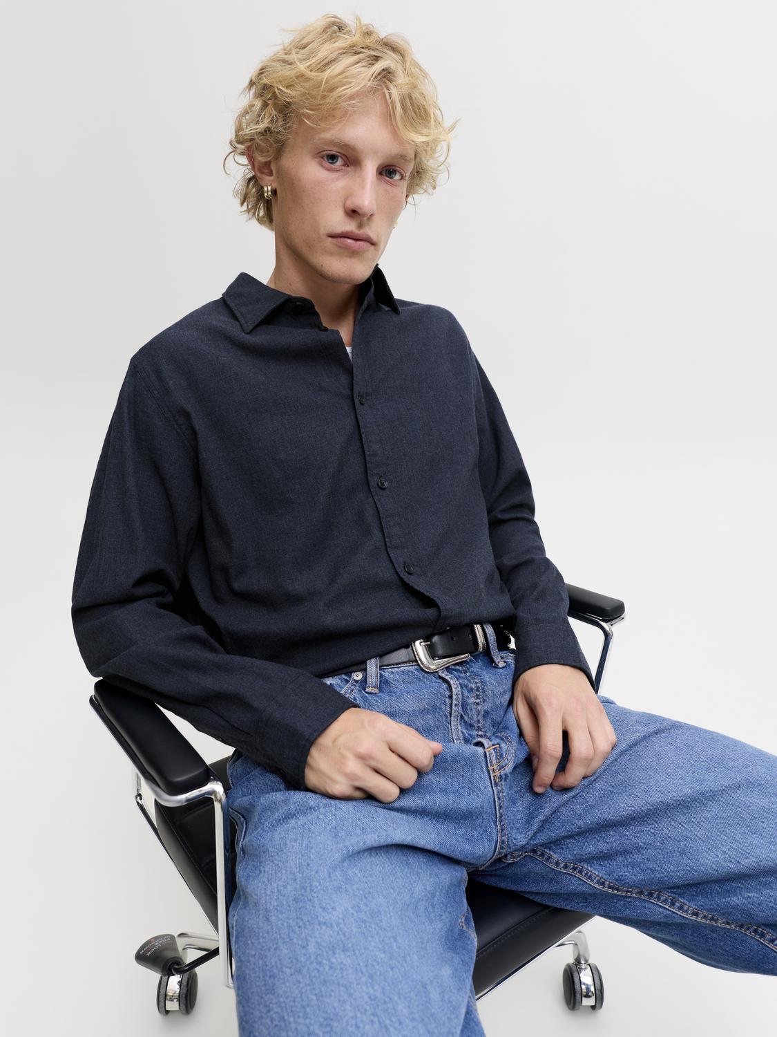 model_shot-creative