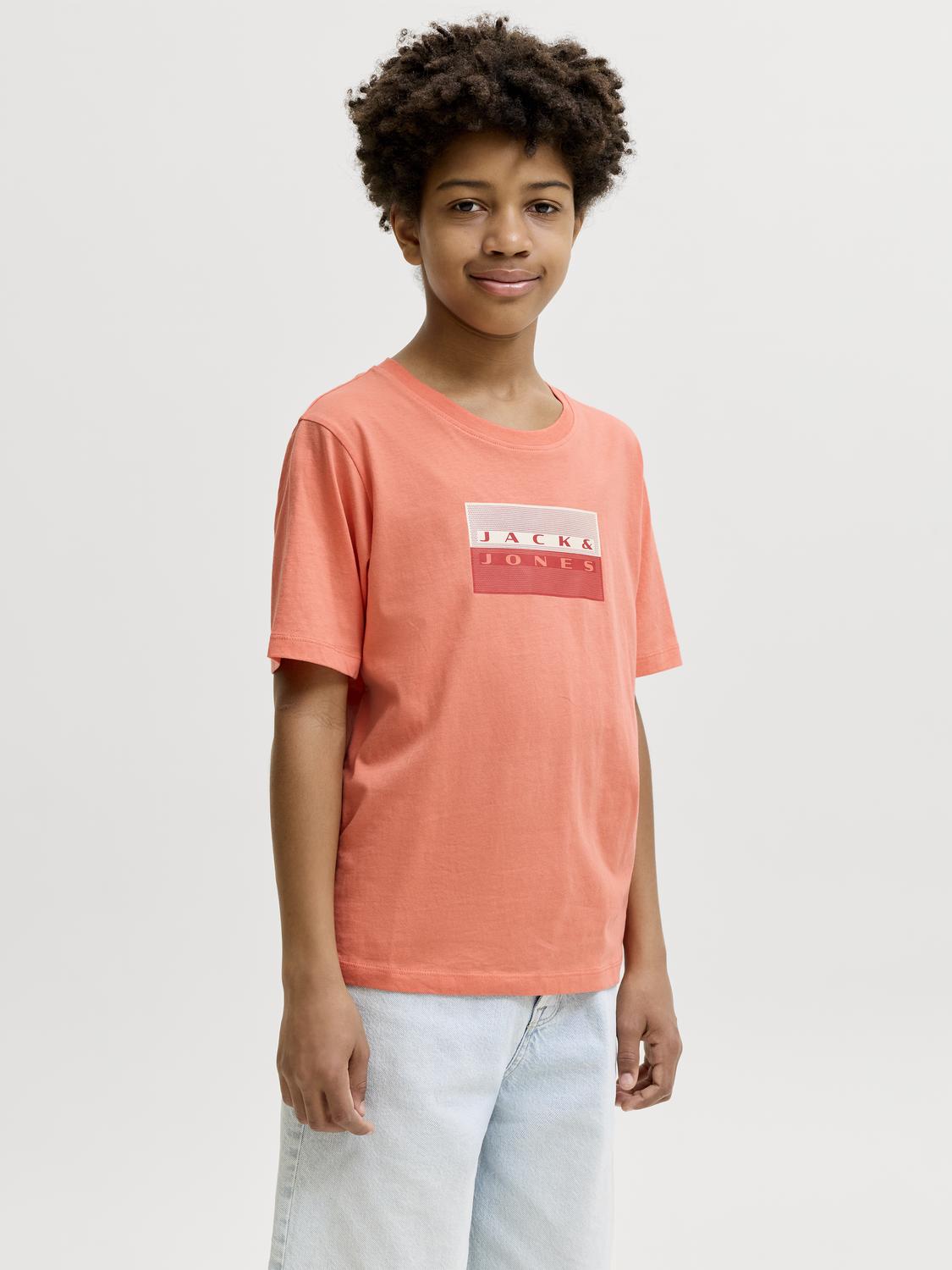 model_shot-front