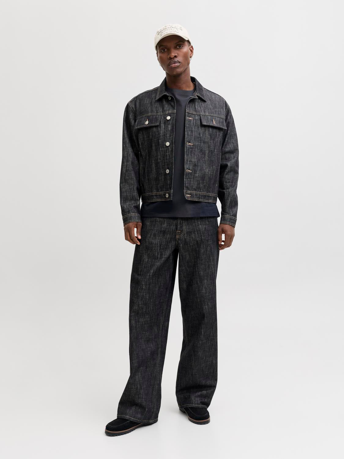 model_shot-front_full