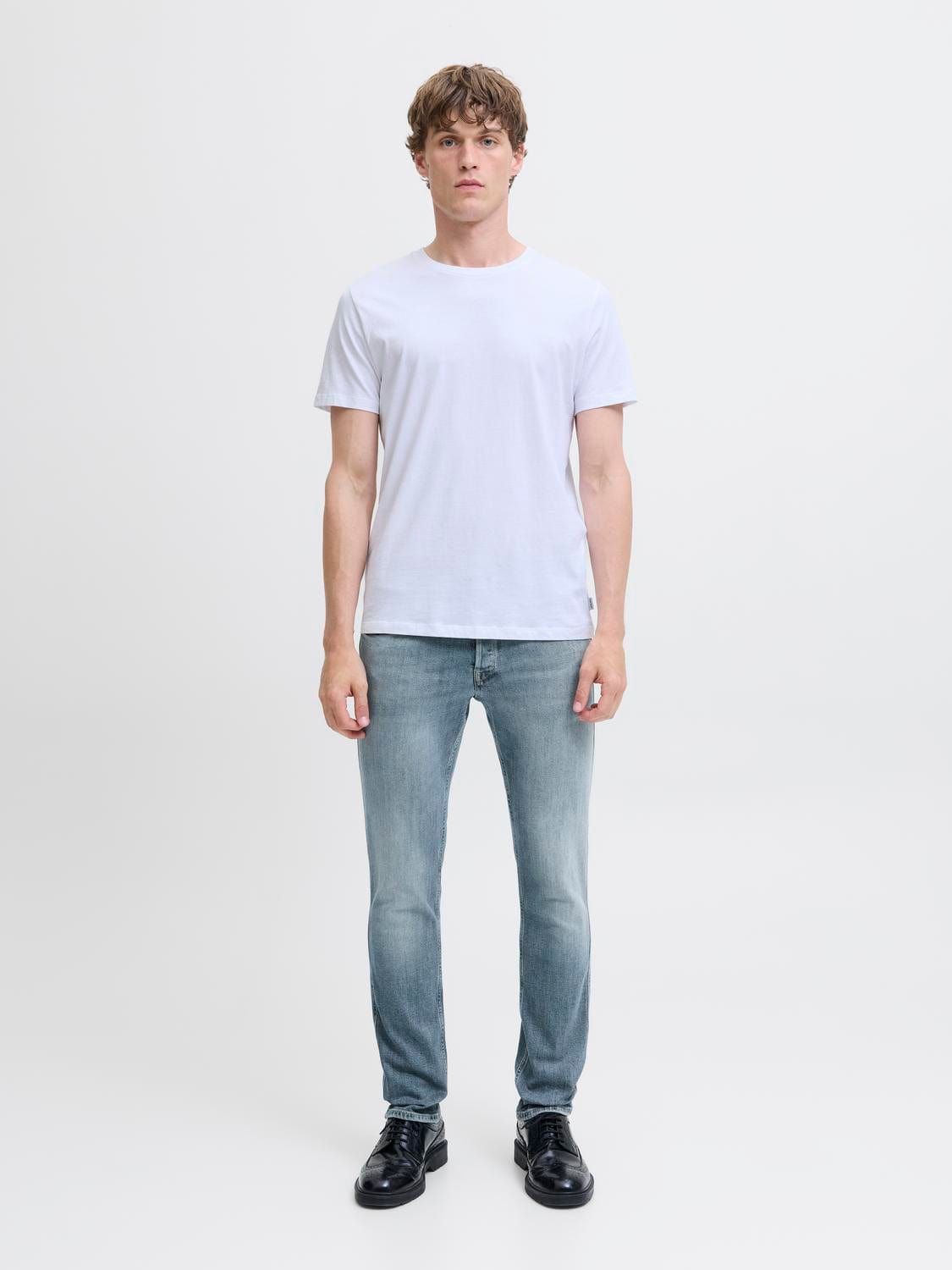 model_shot-front_full