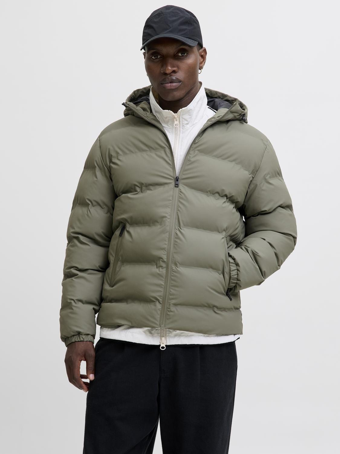 model_shot-front