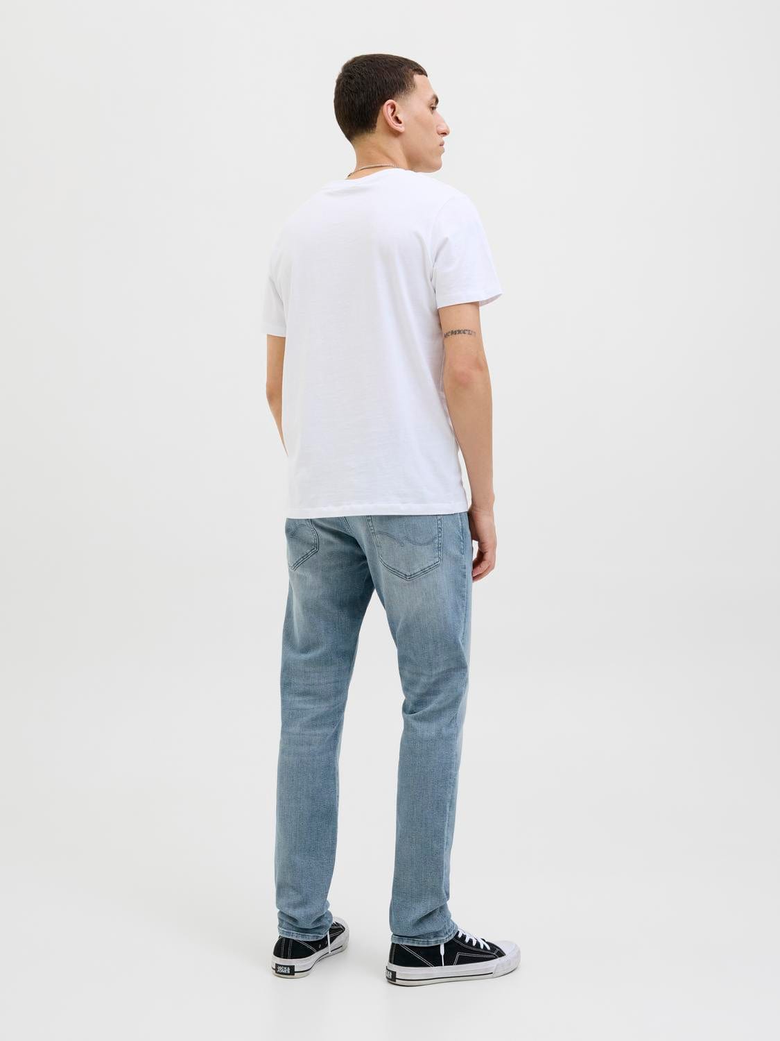 model_shot-back