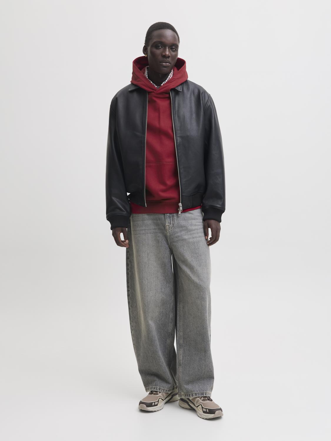 model_shot-front_full