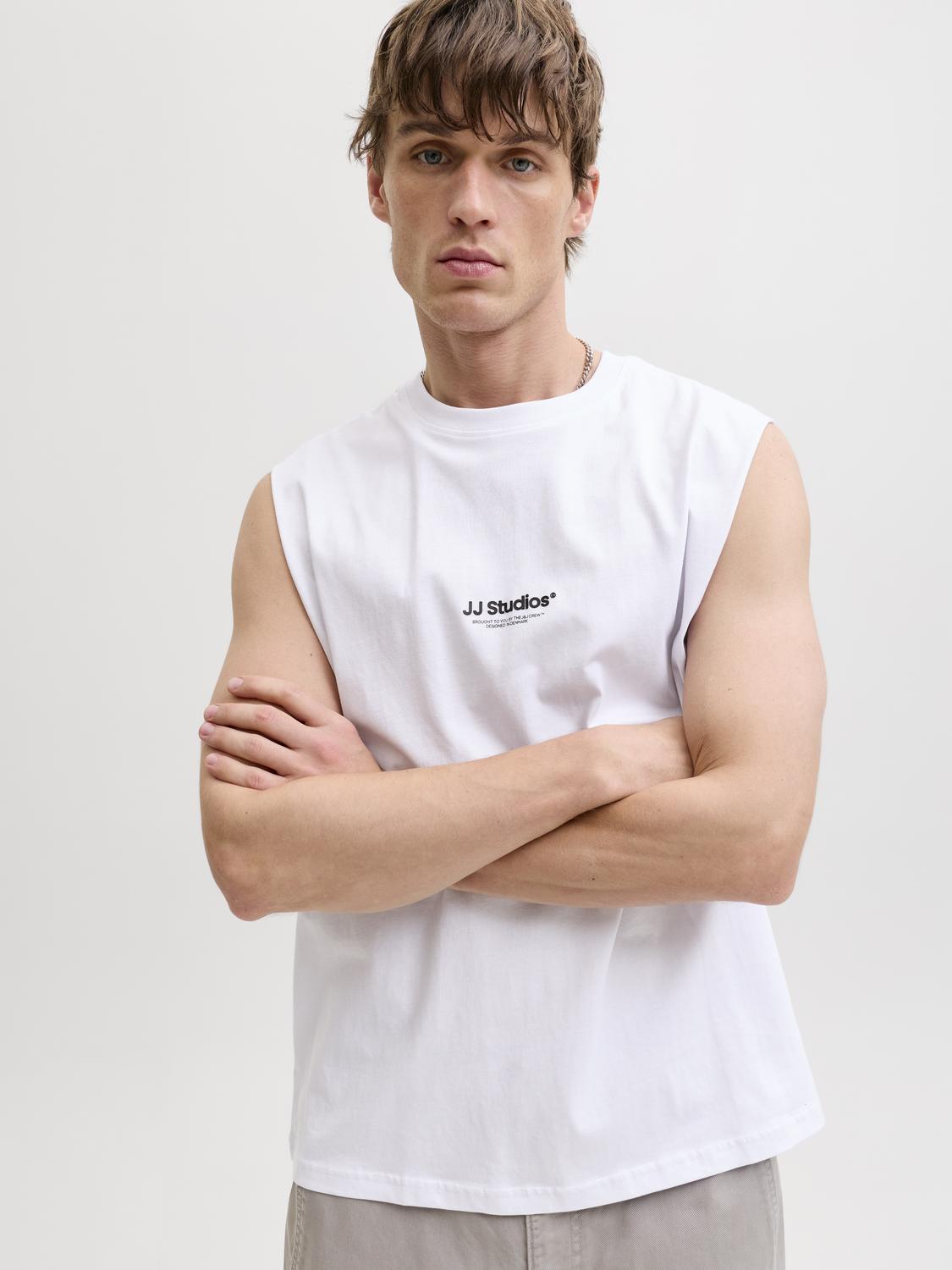 model_shot-creative