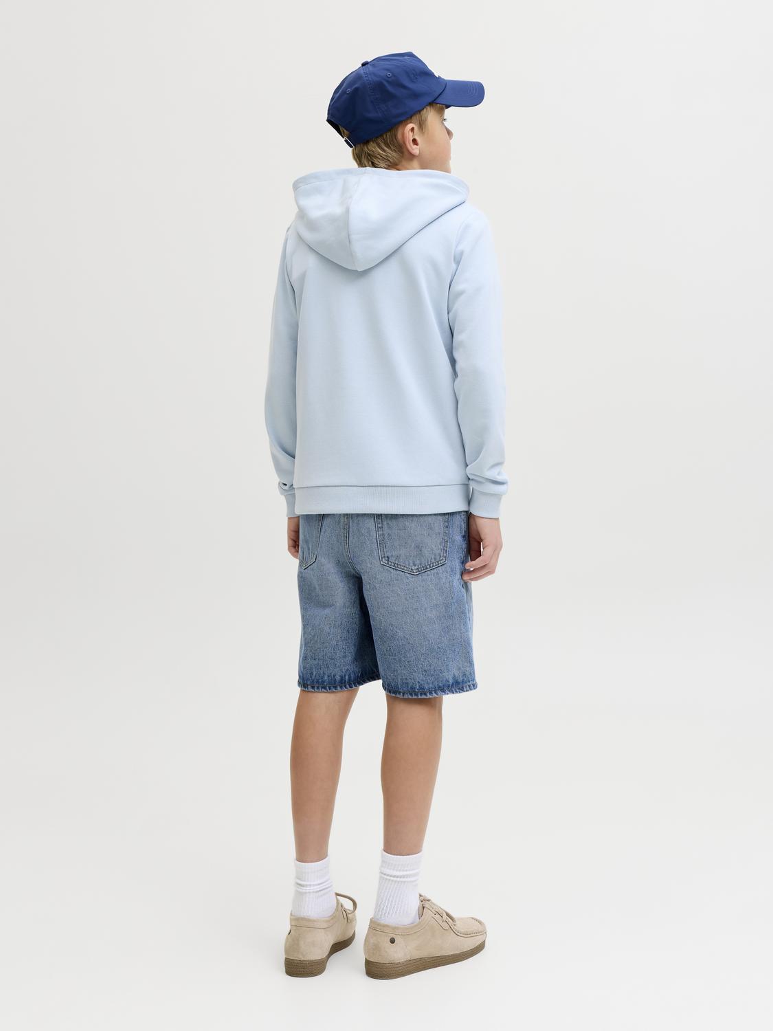 model_shot-back