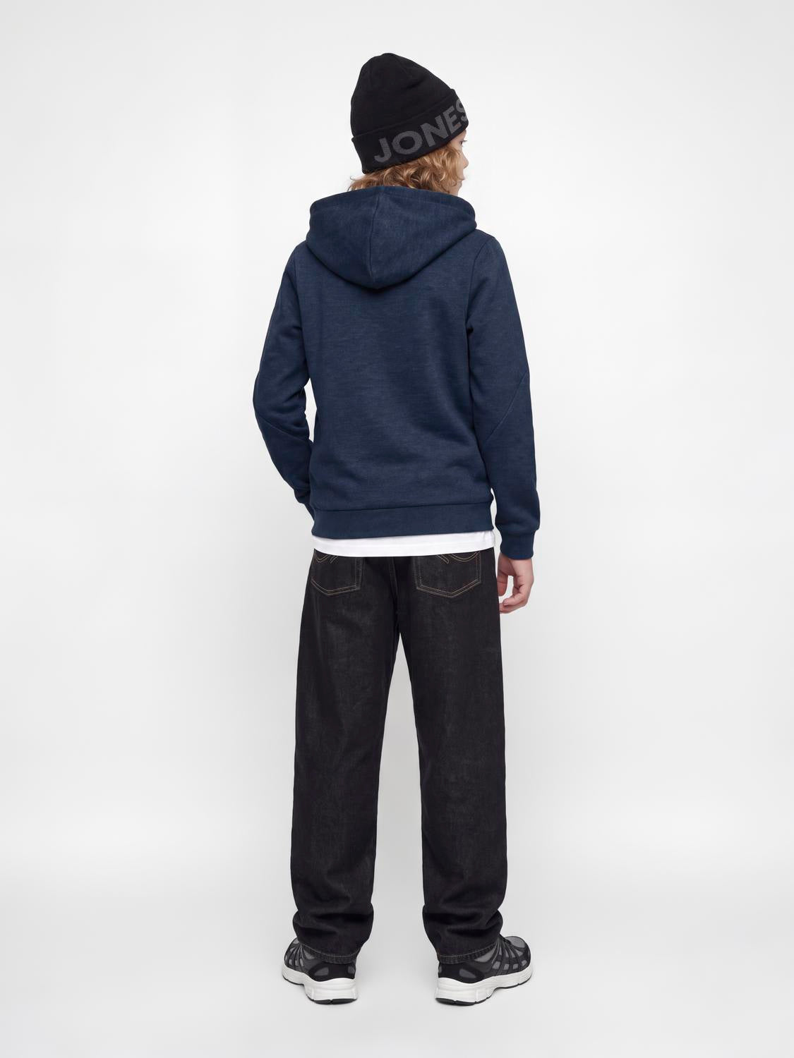 model_shot-back