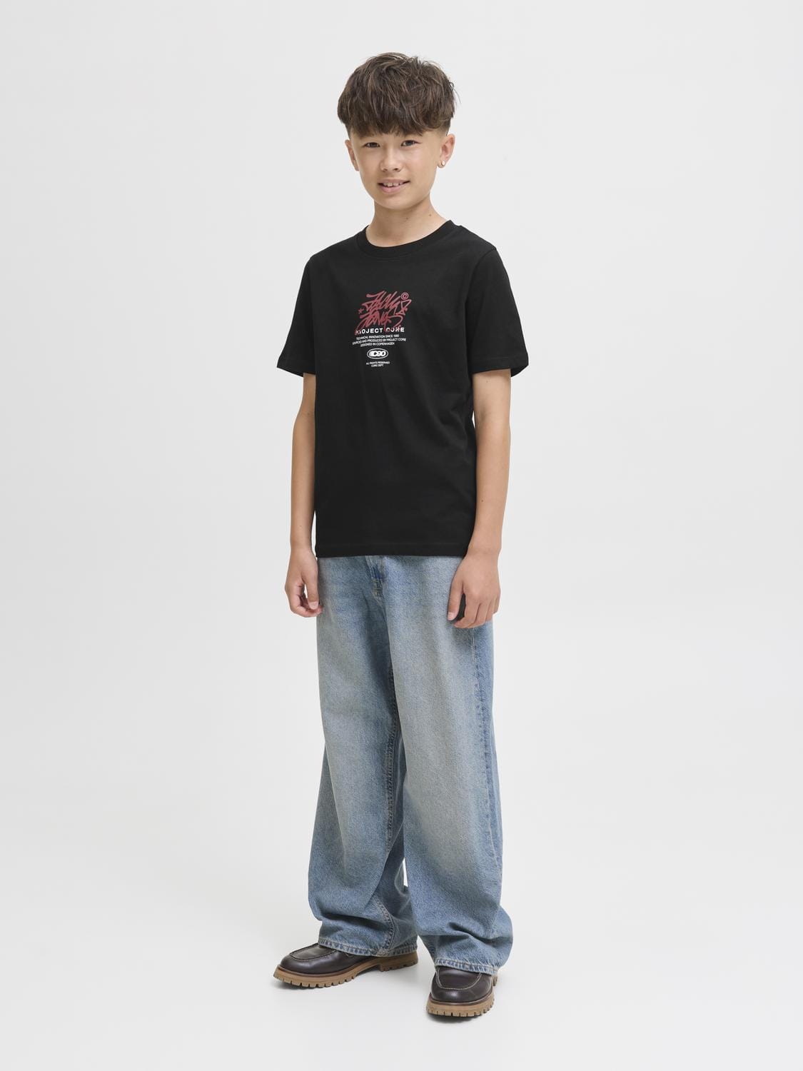 model_shot-front_full