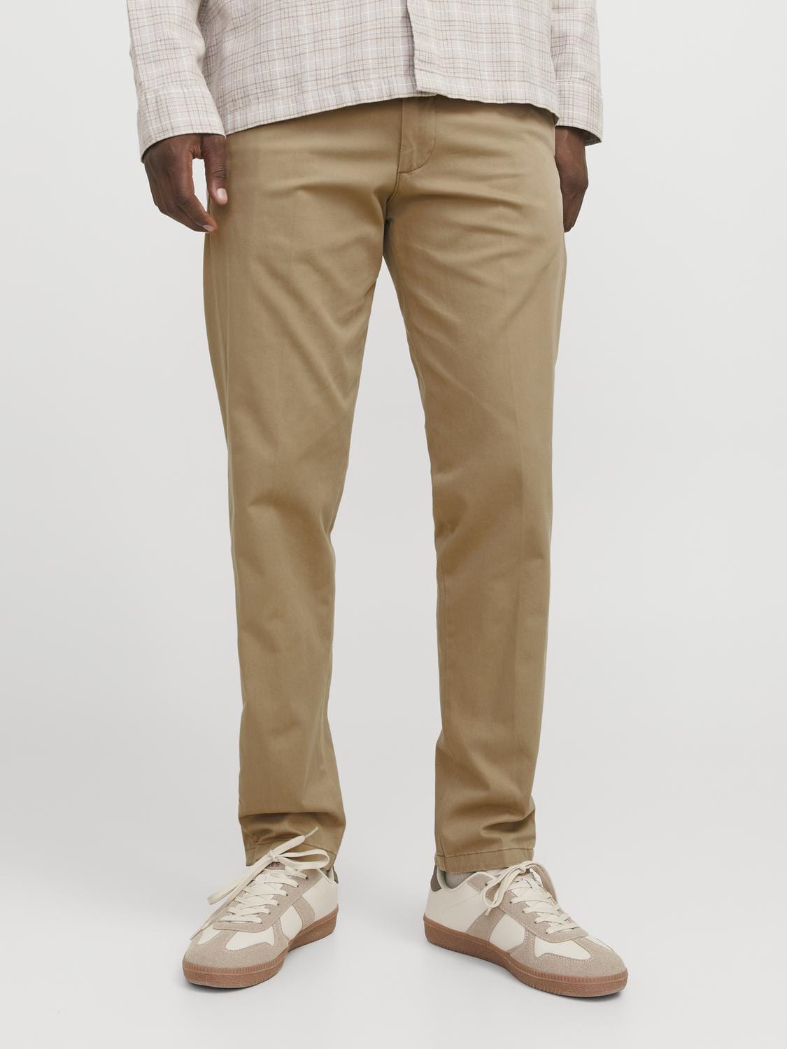 model_shot-front