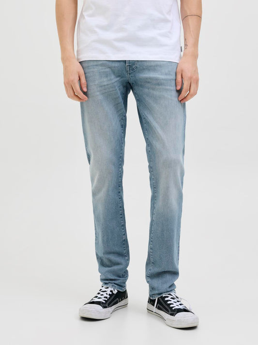 model_shot-front