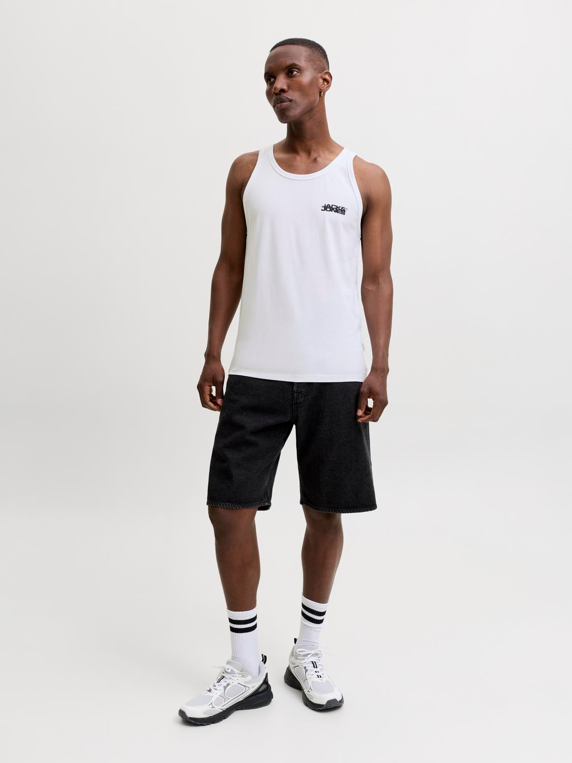 model_shot-front_full