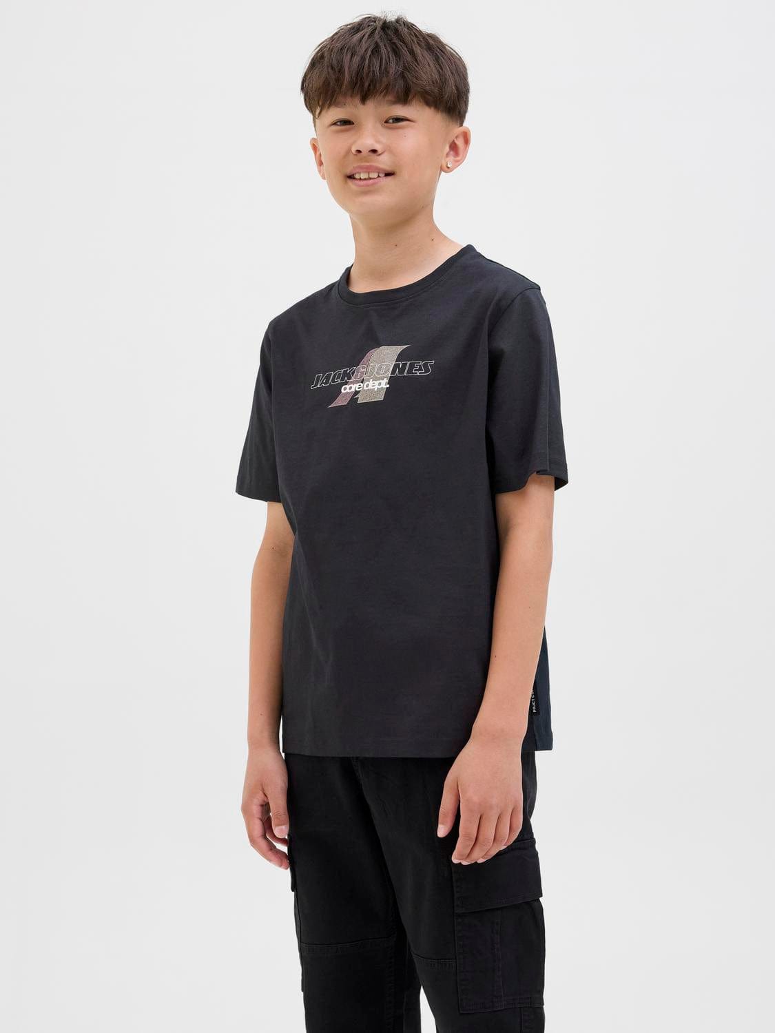 model_shot-front