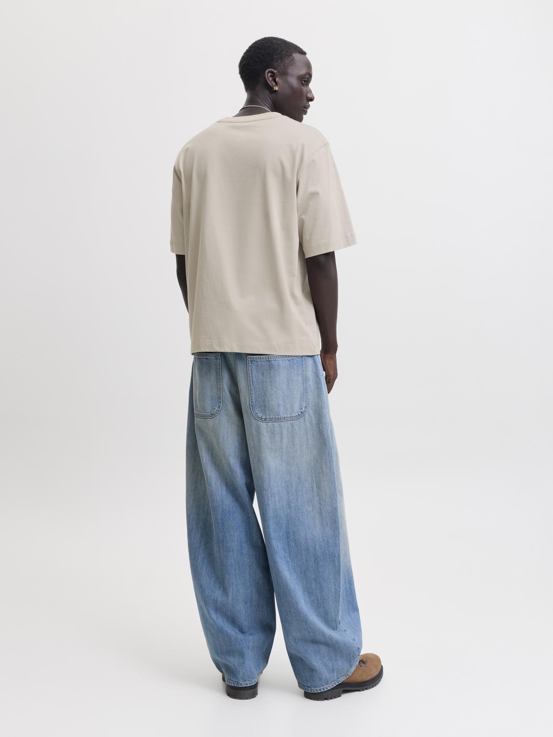 model_shot-back