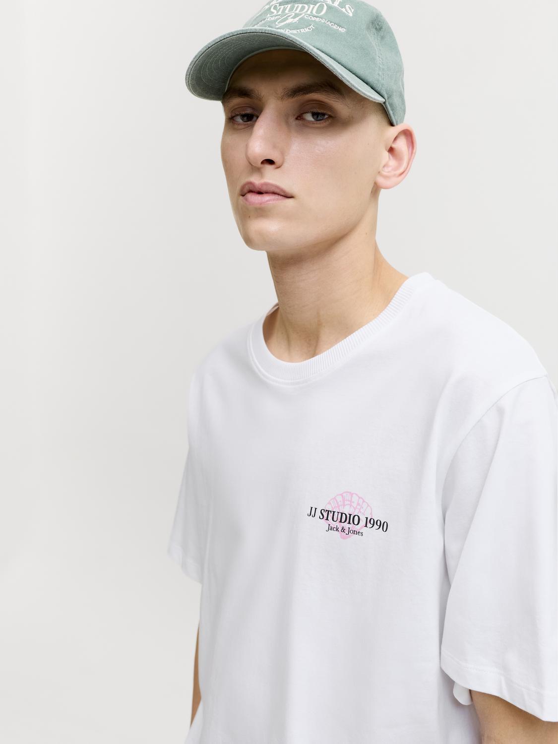 model_shot-creative