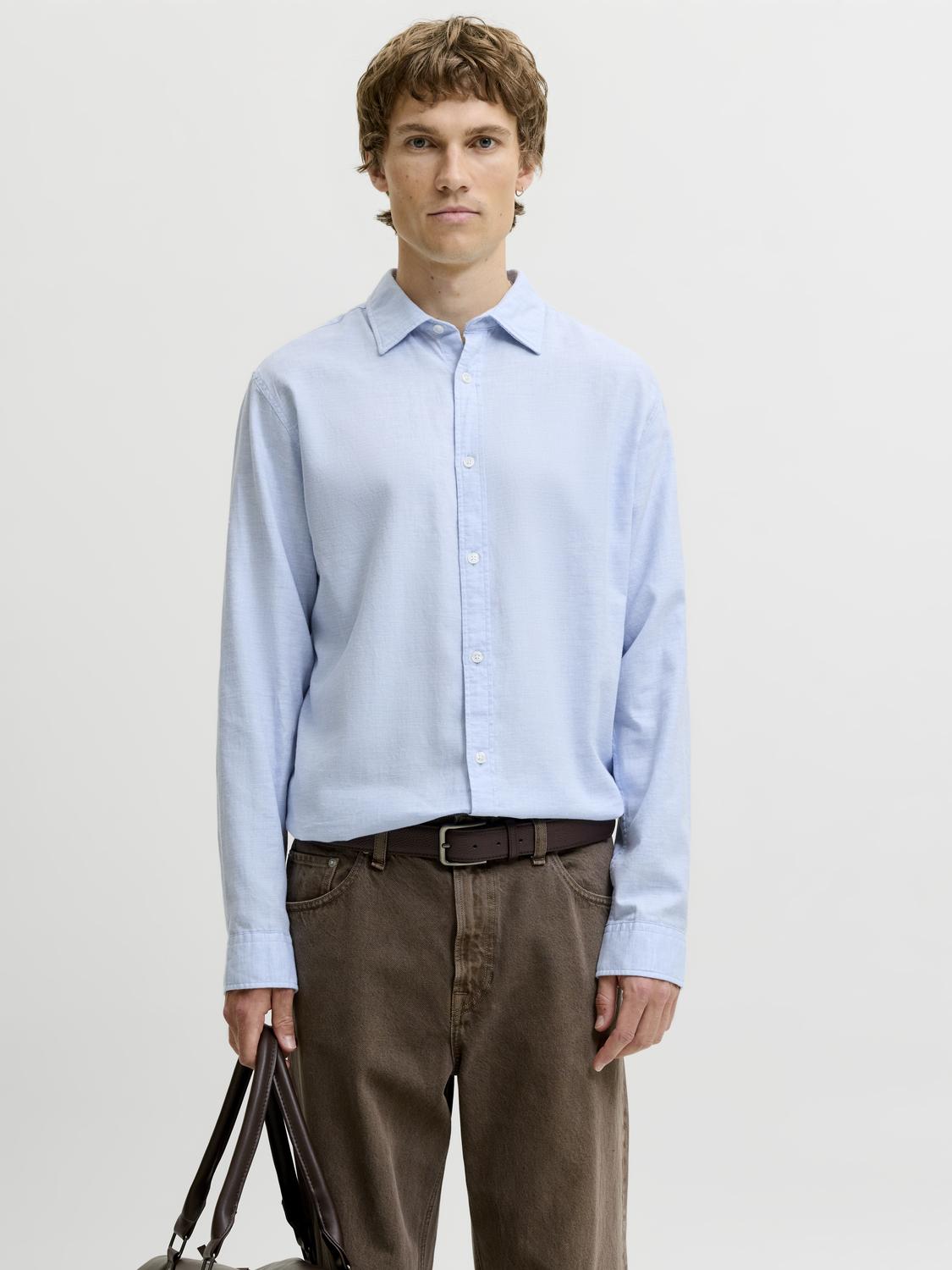 model_shot-front