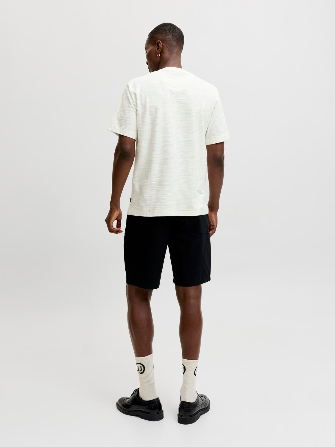 model_shot-back