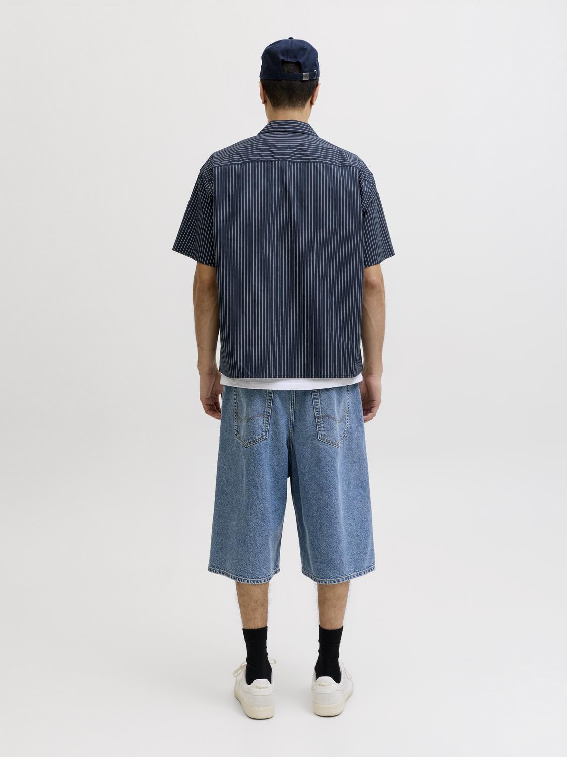 model_shot-back