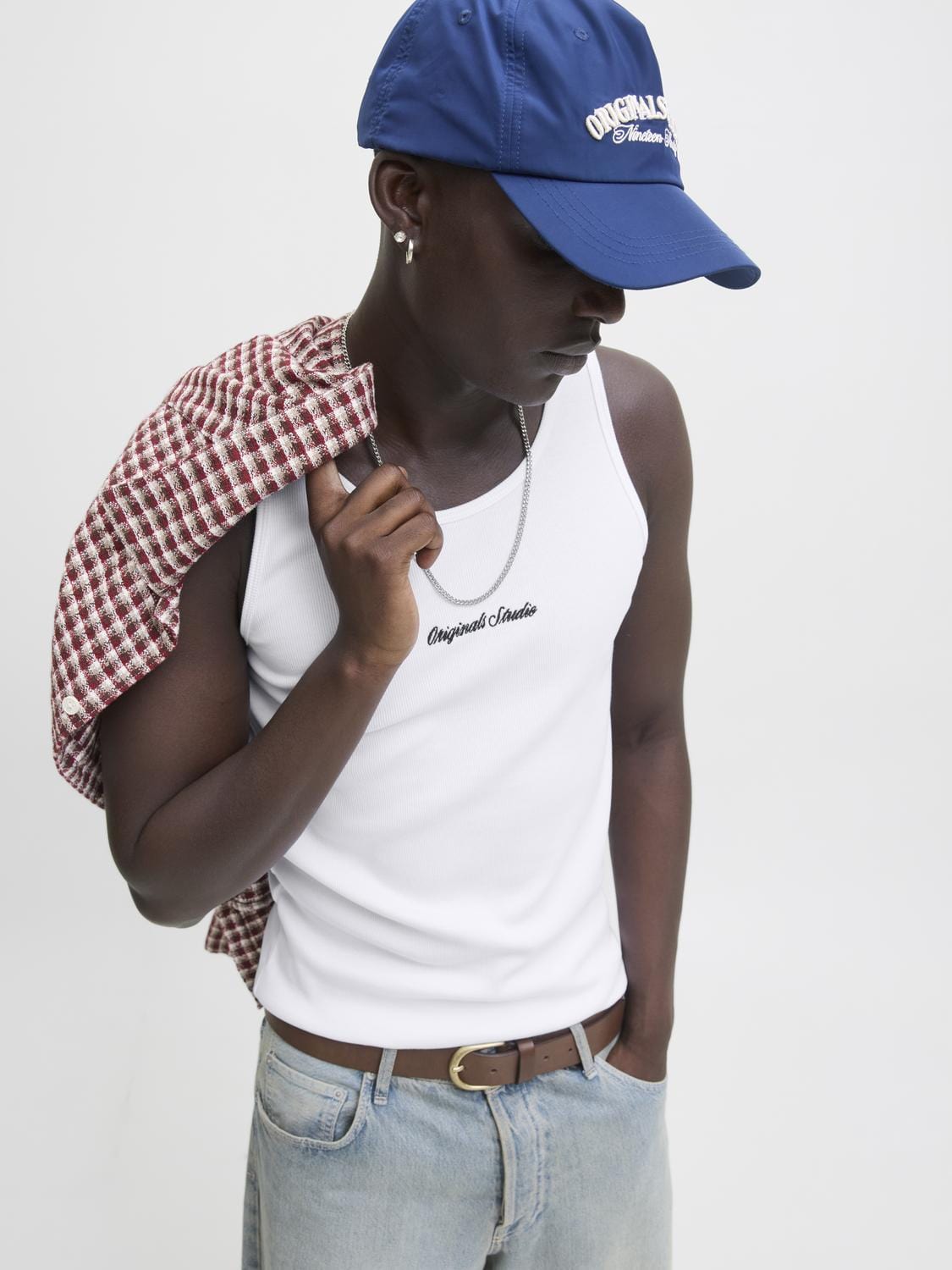 model_shot-creative