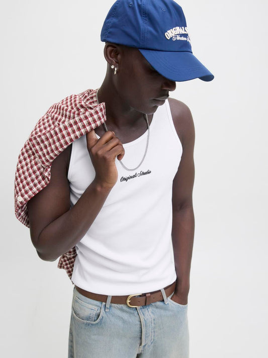model_shot-creative
