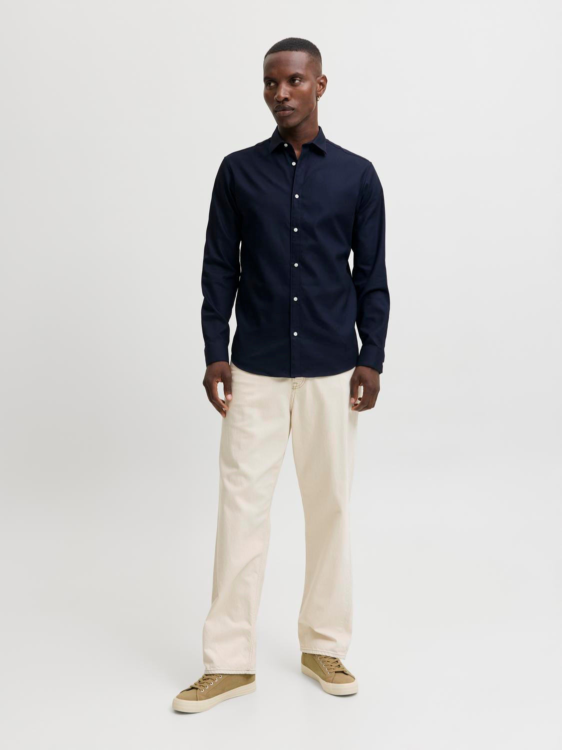 model_shot-front_full
