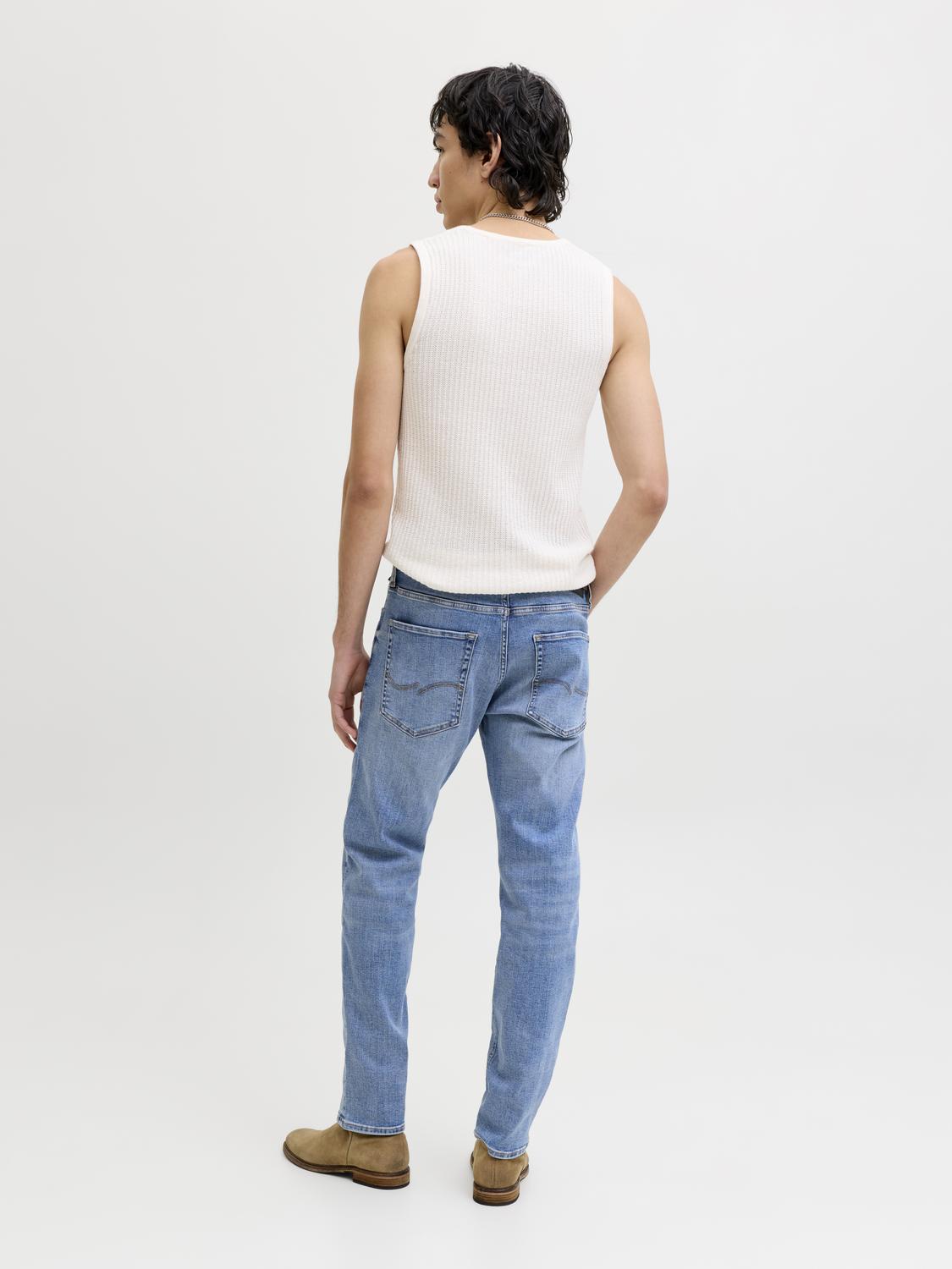 model_shot-back