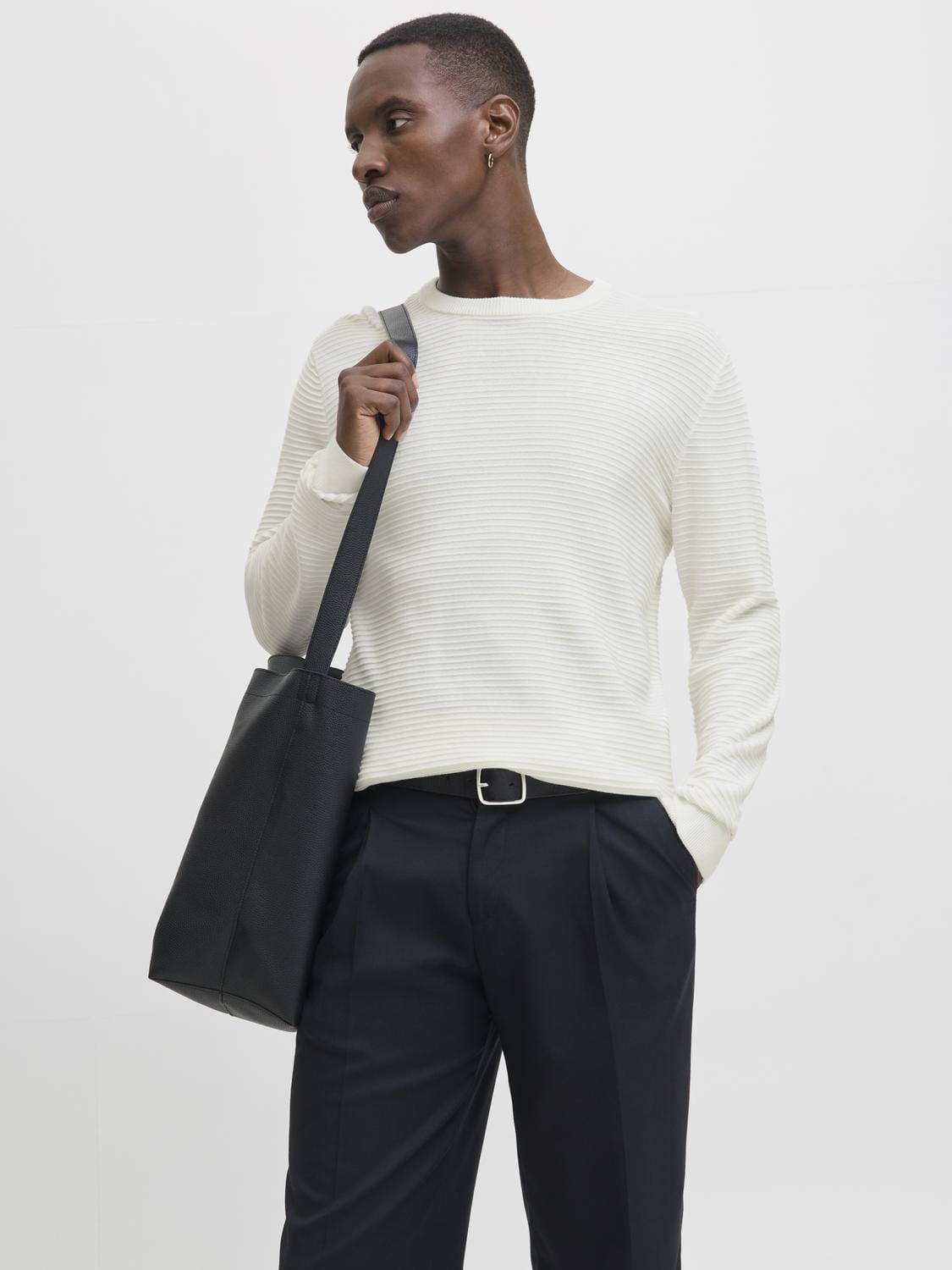 model_shot-front