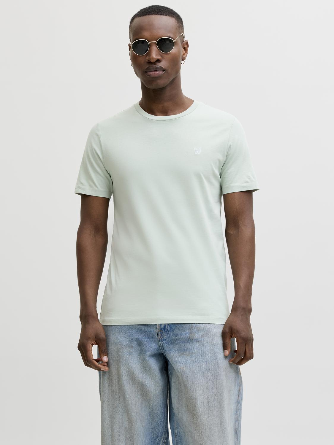 model_shot-front