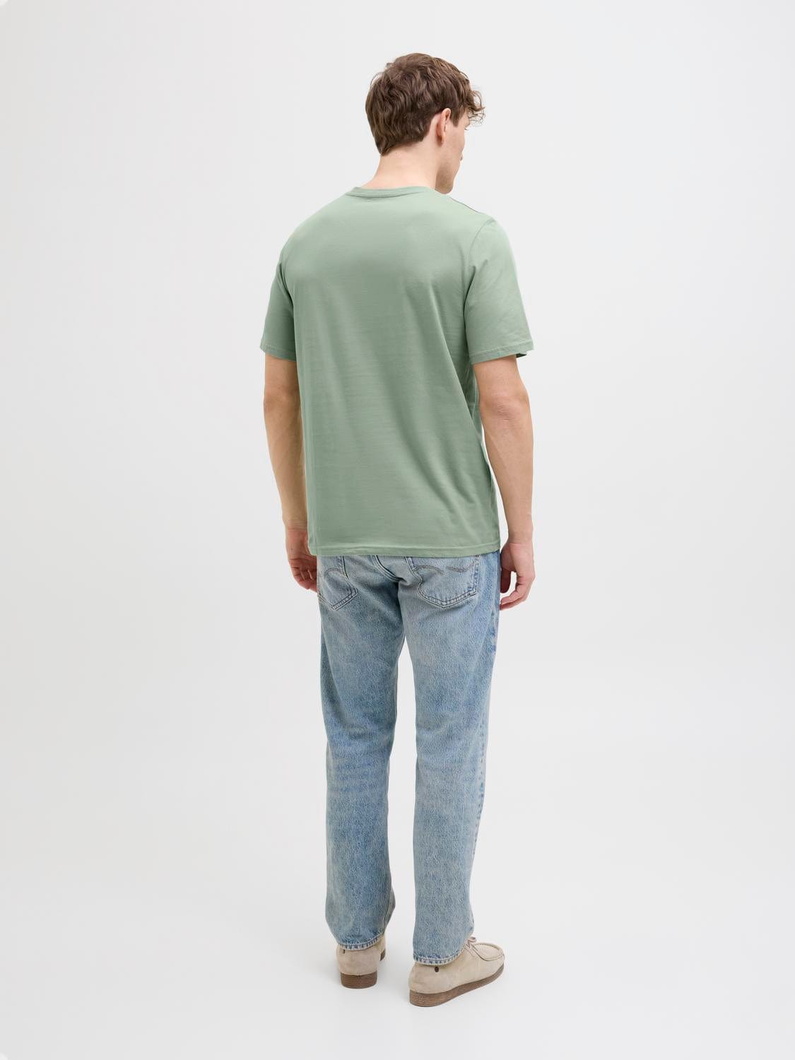 model_shot-back