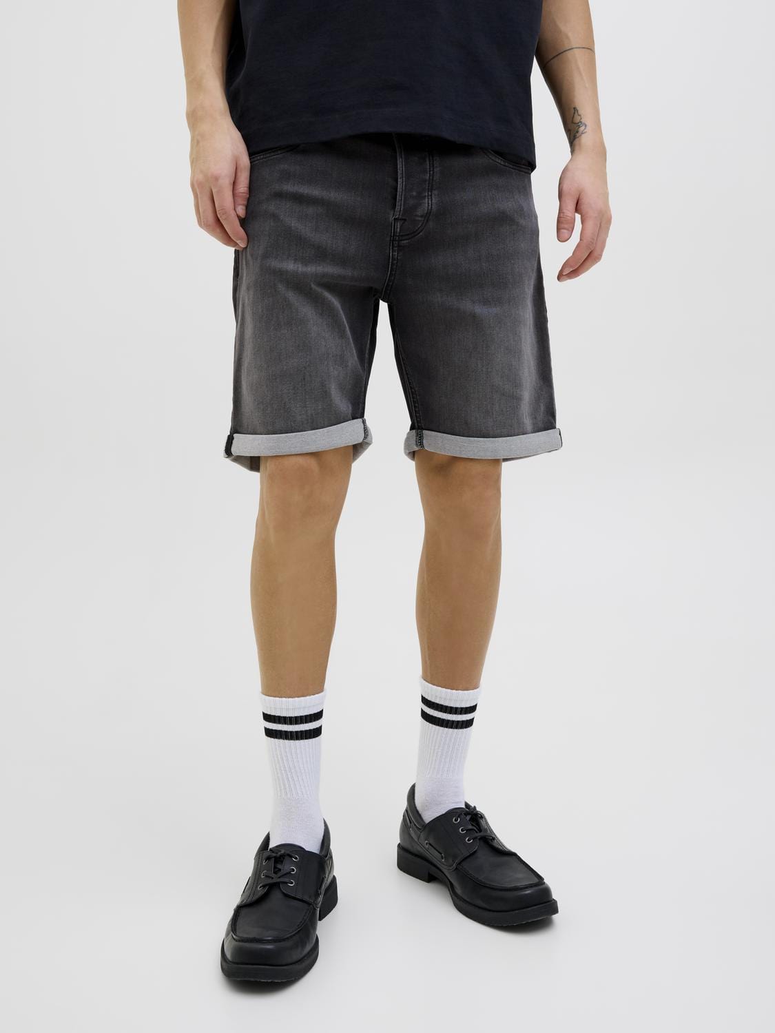 model_shot-front