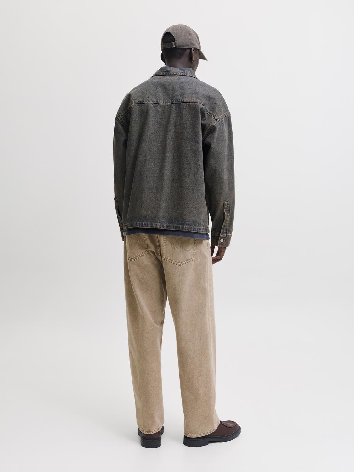 model_shot-back