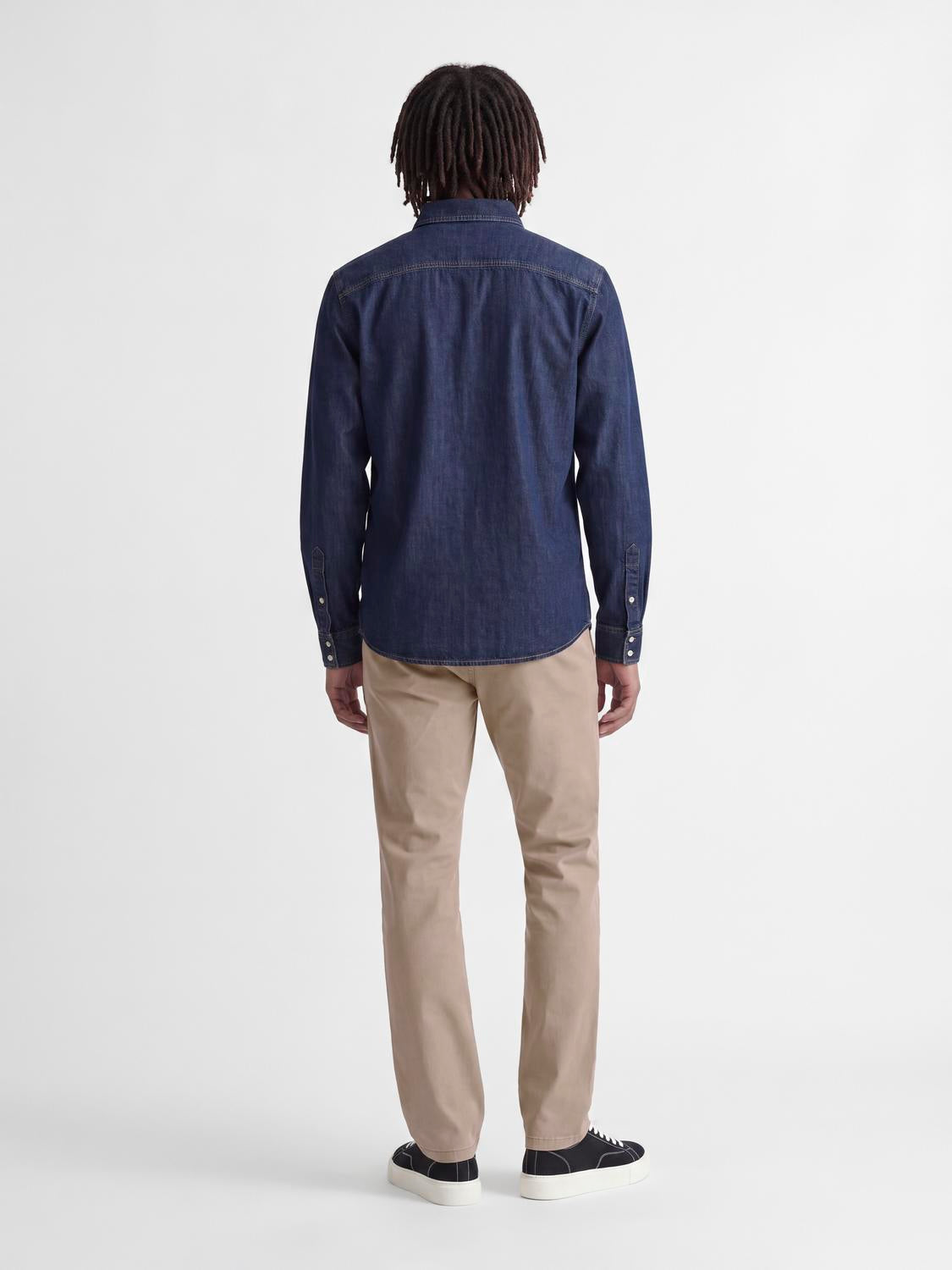 model_shot-back
