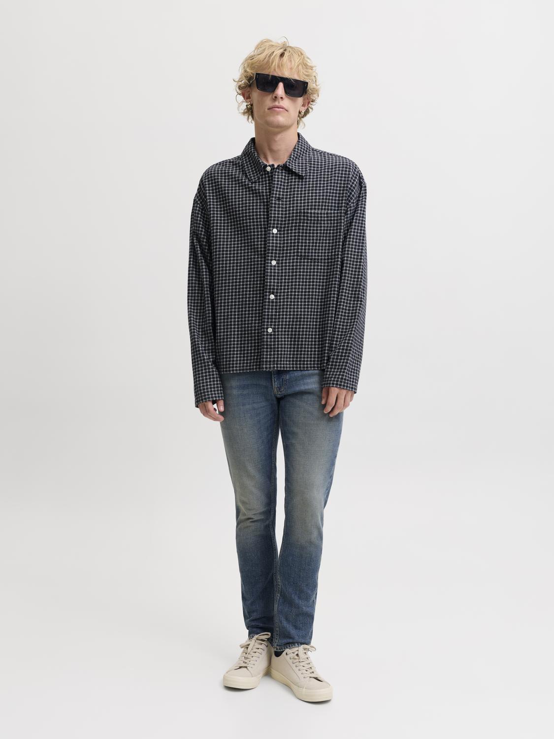 model_shot-front_full