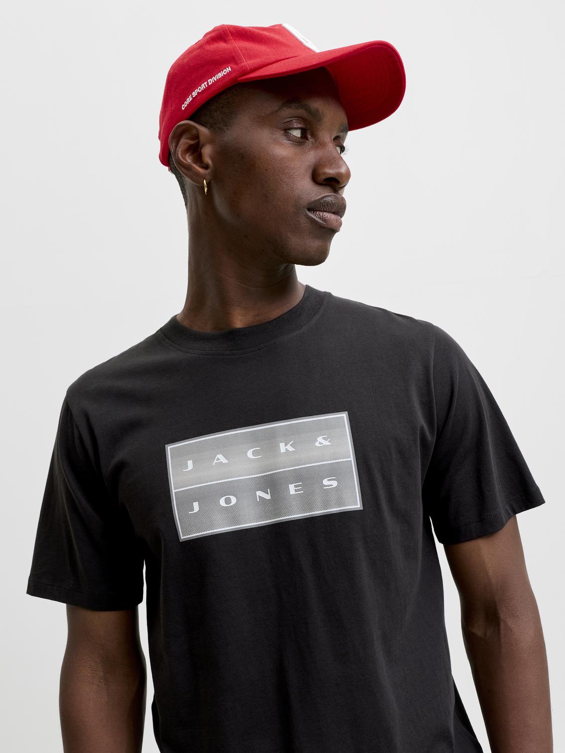 model_shot-creative