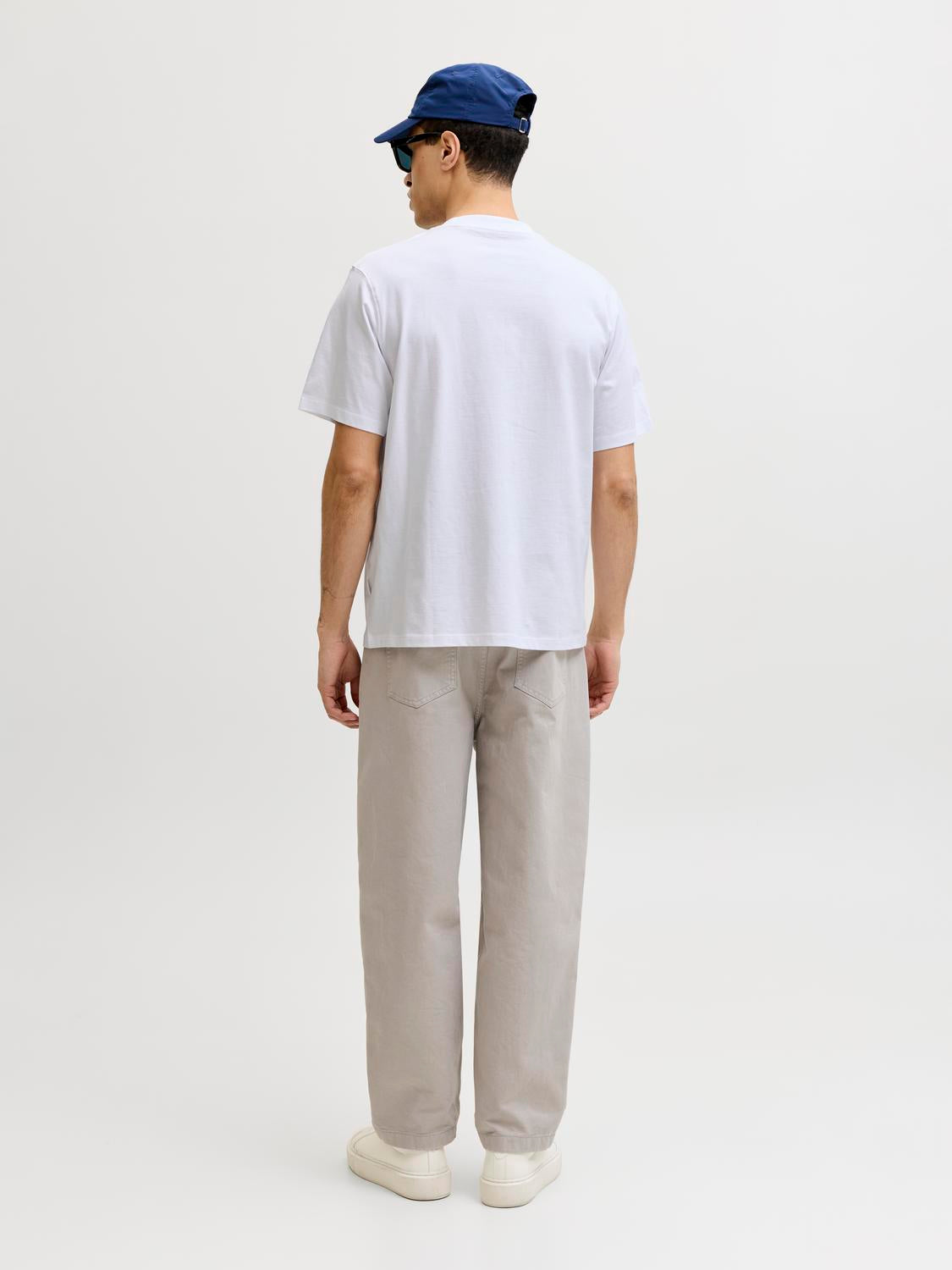 model_shot-back