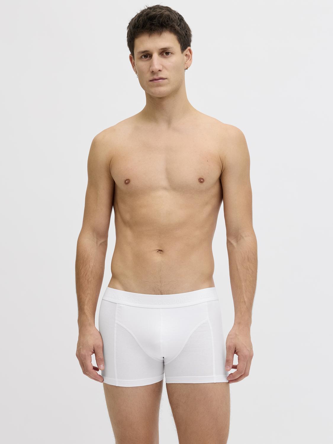 model_shot-front